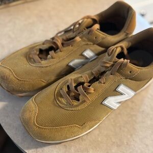 New Balance Men's Brown Sneakers